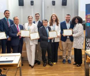 La doctora Raquel Martínez Peña y su equipo