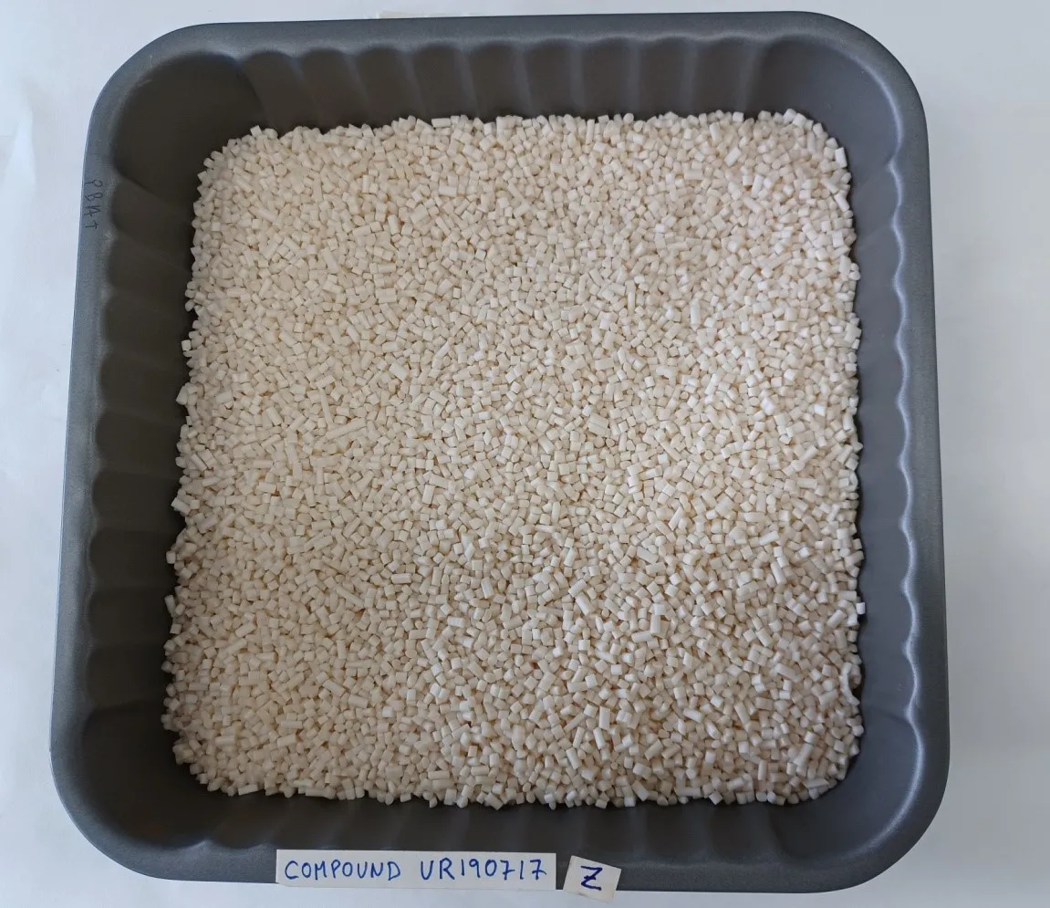 Bioplástico (PHA + aditivos) antes de extruir