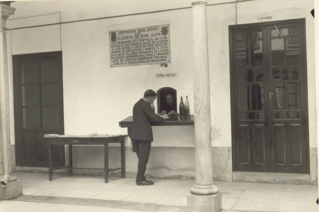 Entrada a la Enológica